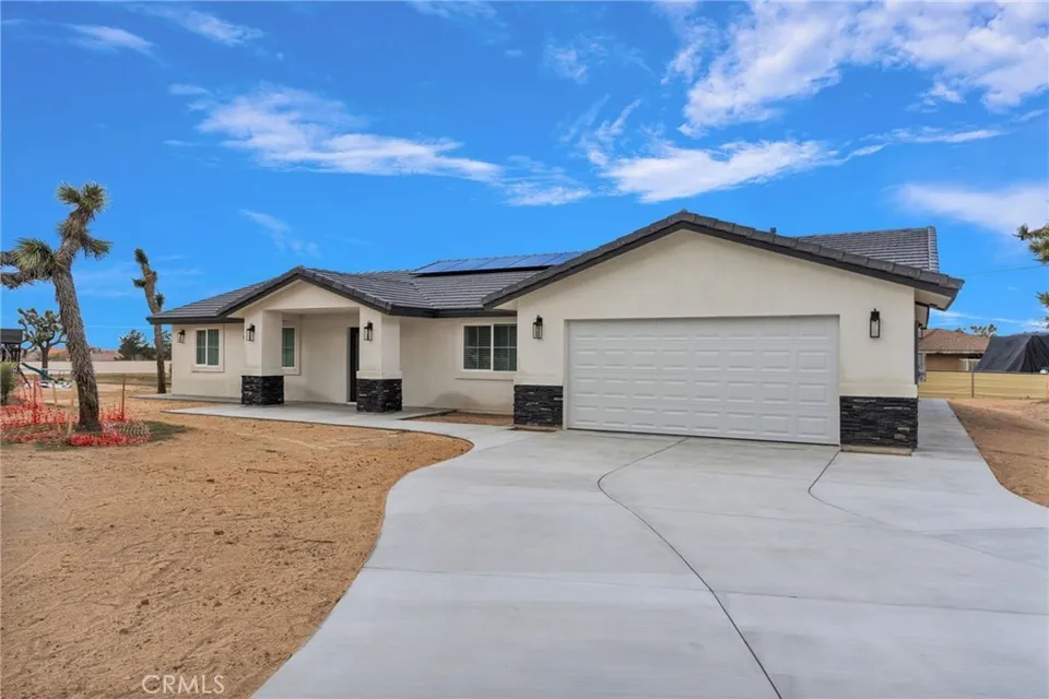 20190 Osseo Rd photo 1